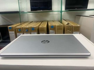 HP Laptop 15s-eq1xxx 4Go et 512Go SSD (neuf dans carton)